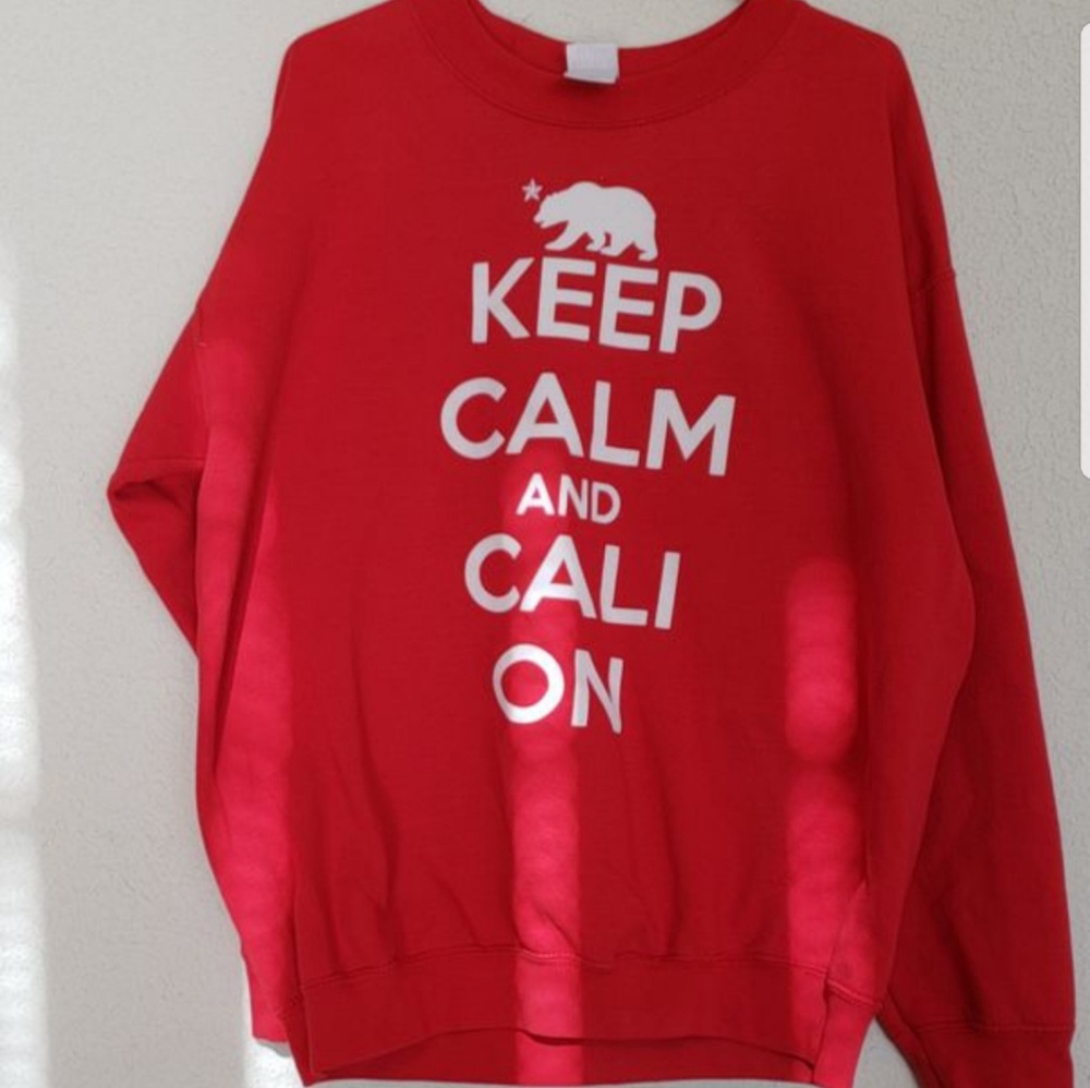 Red cali on crew neck